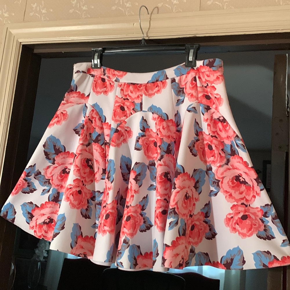 INC SIZE 12 Floral Flare short Skirt zipper on side wore once